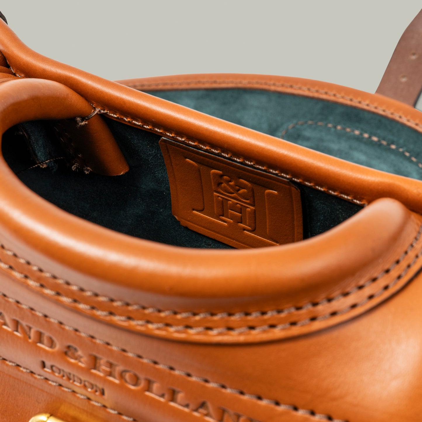 Northwood Bridle Leather Cartridge Bag Size 75 [London Tan]