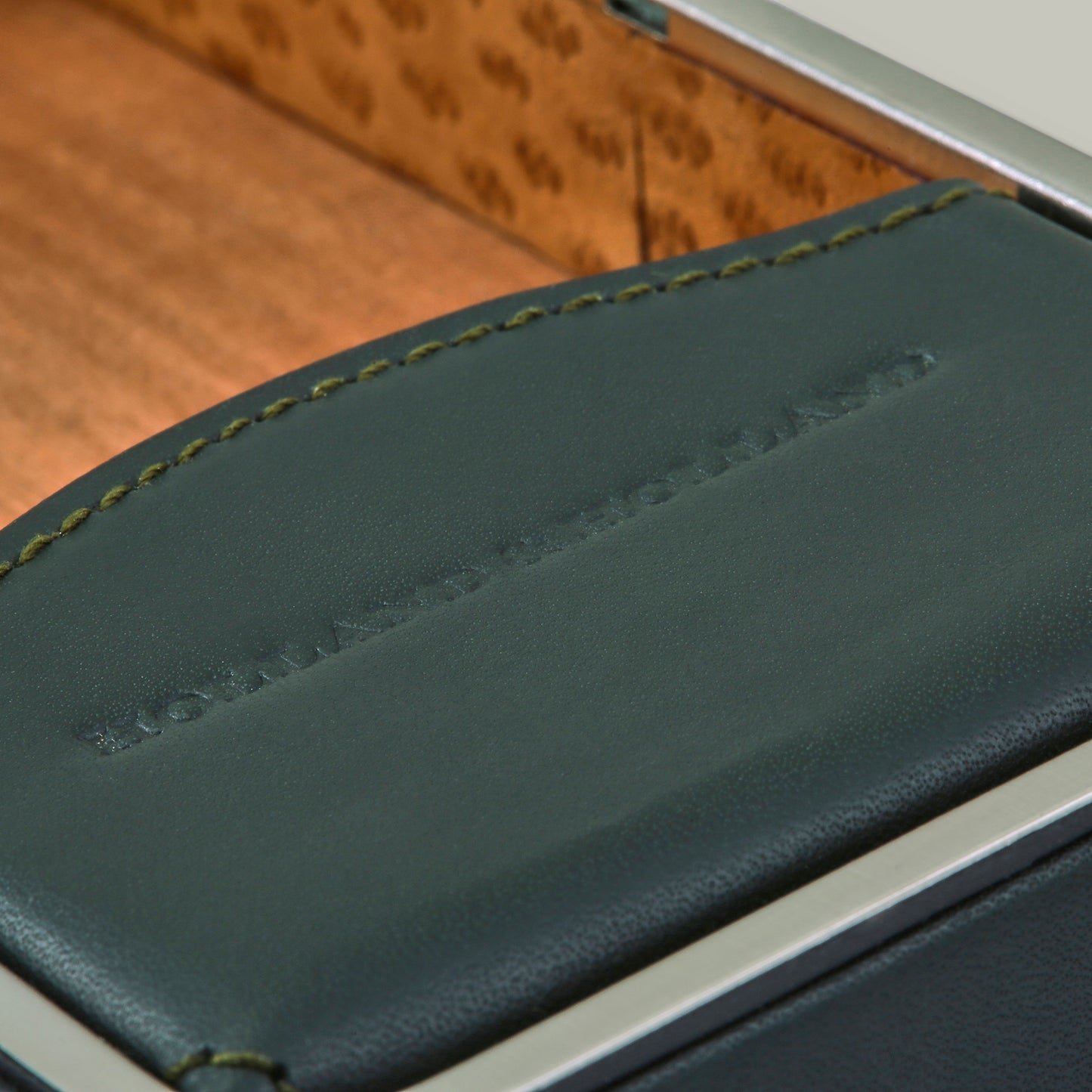 Noble' Travel Cigar Humidor With Cutter