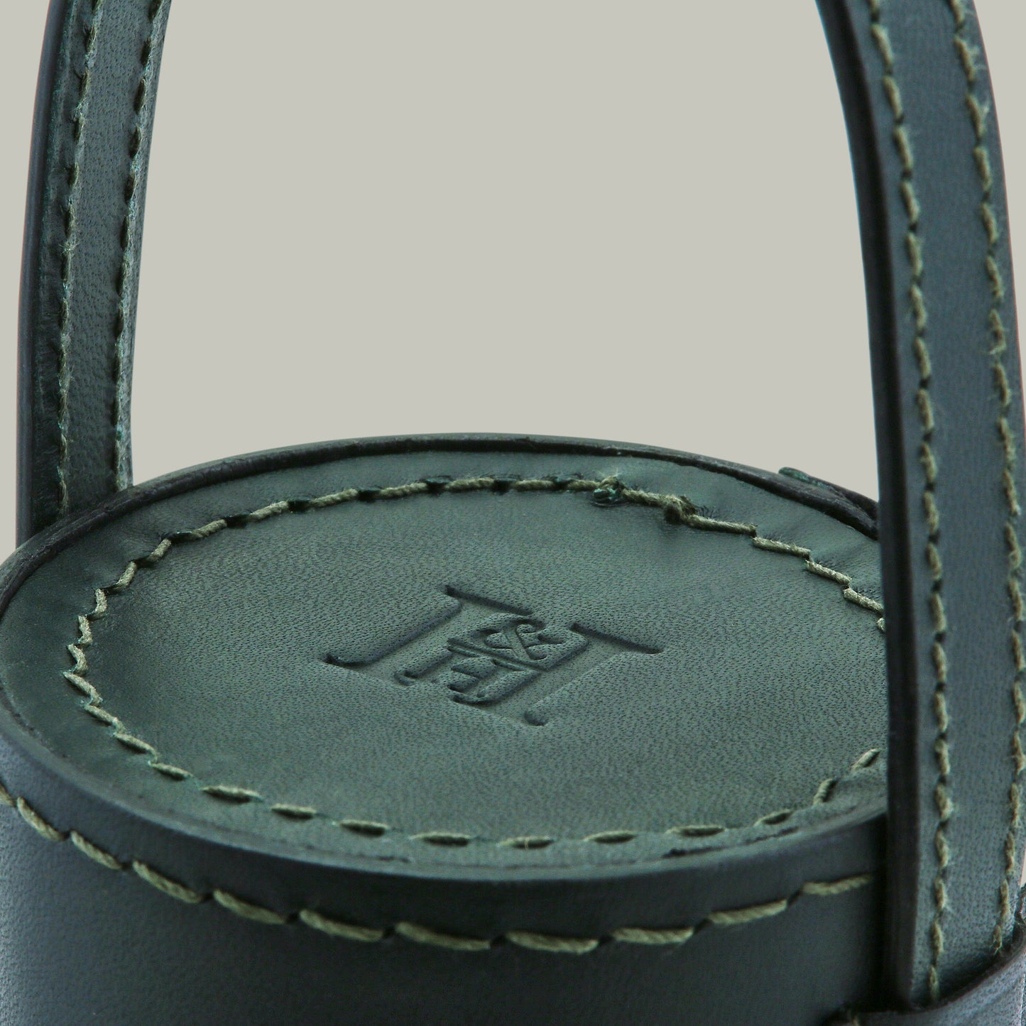 Cupset Position Finder In Leather Barrel