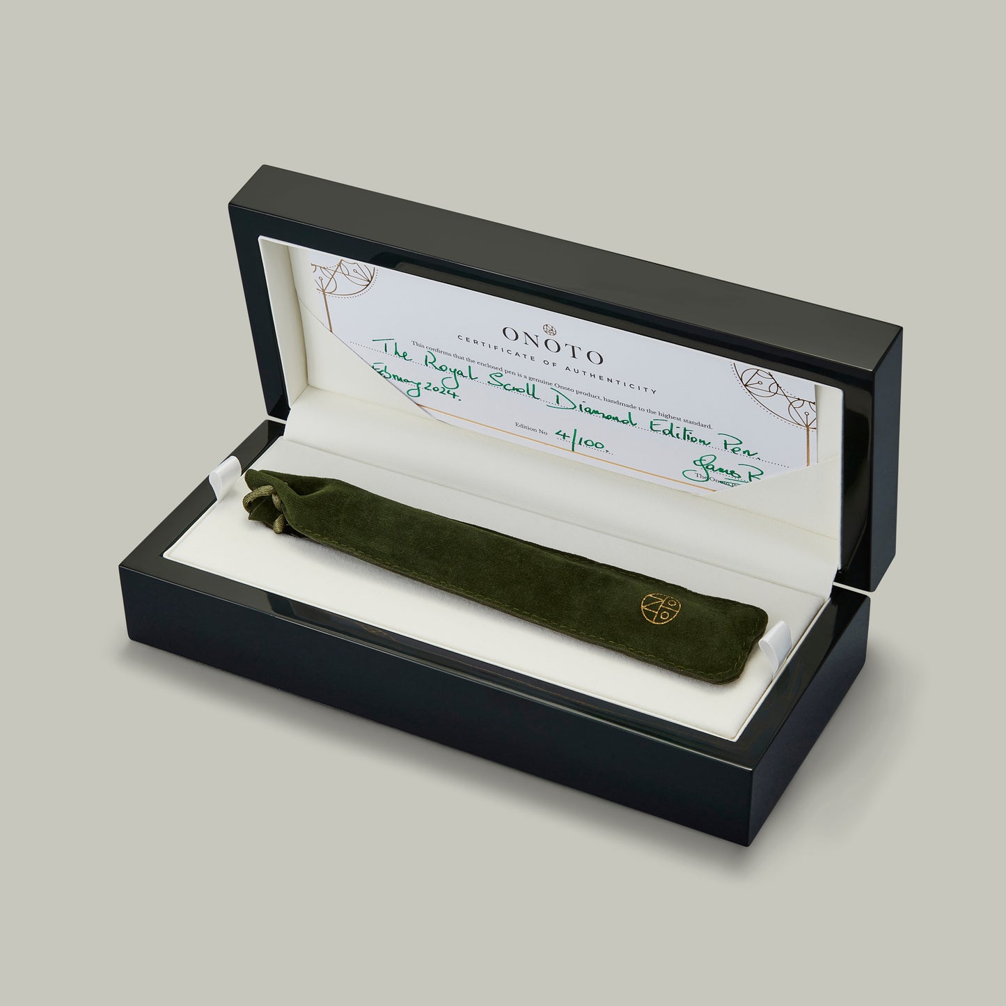Royal Scroll Fountain Pen Checkered Barrel Ltd Edition