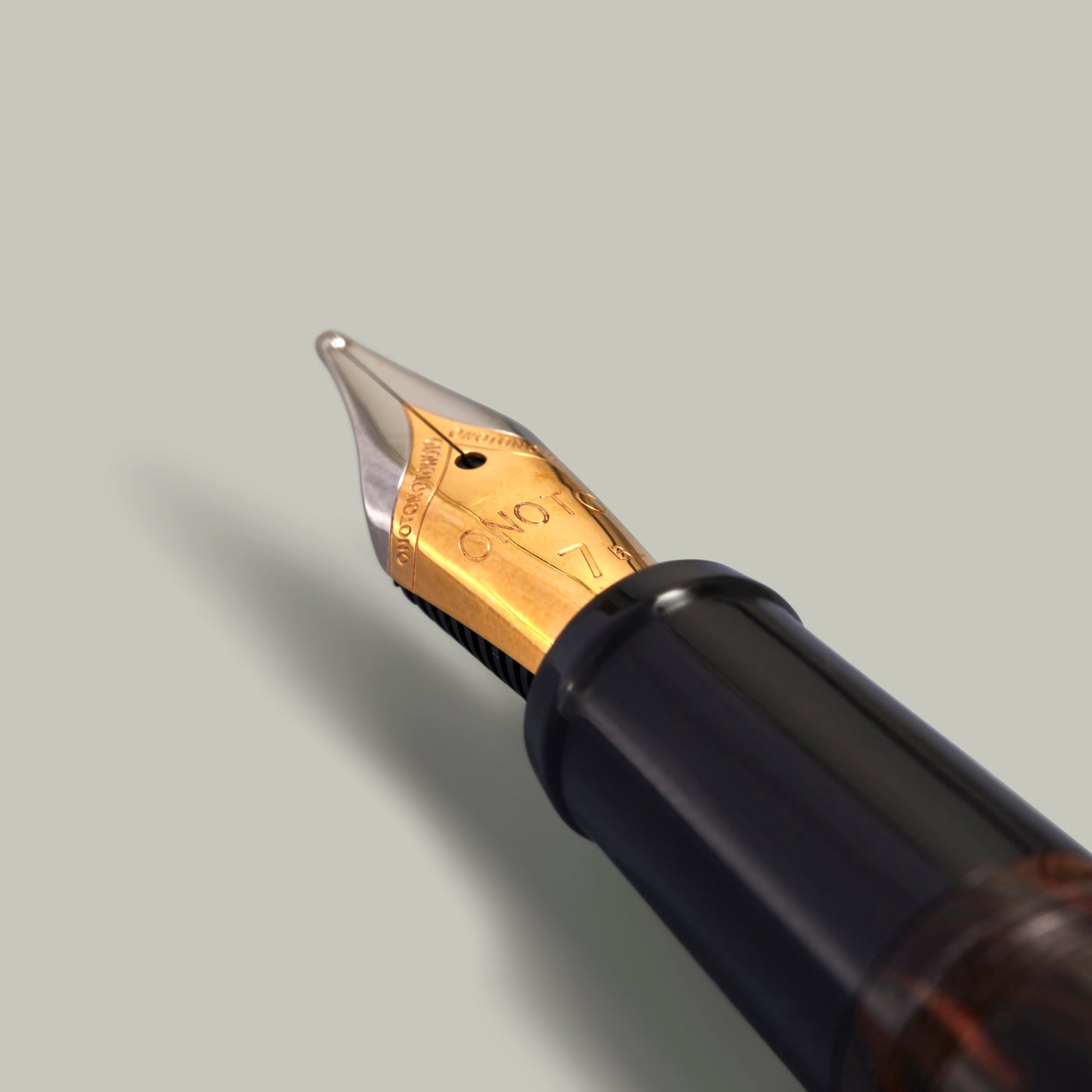 Royal Scroll Fountain Pen Checkered Barrel Ltd Edition
