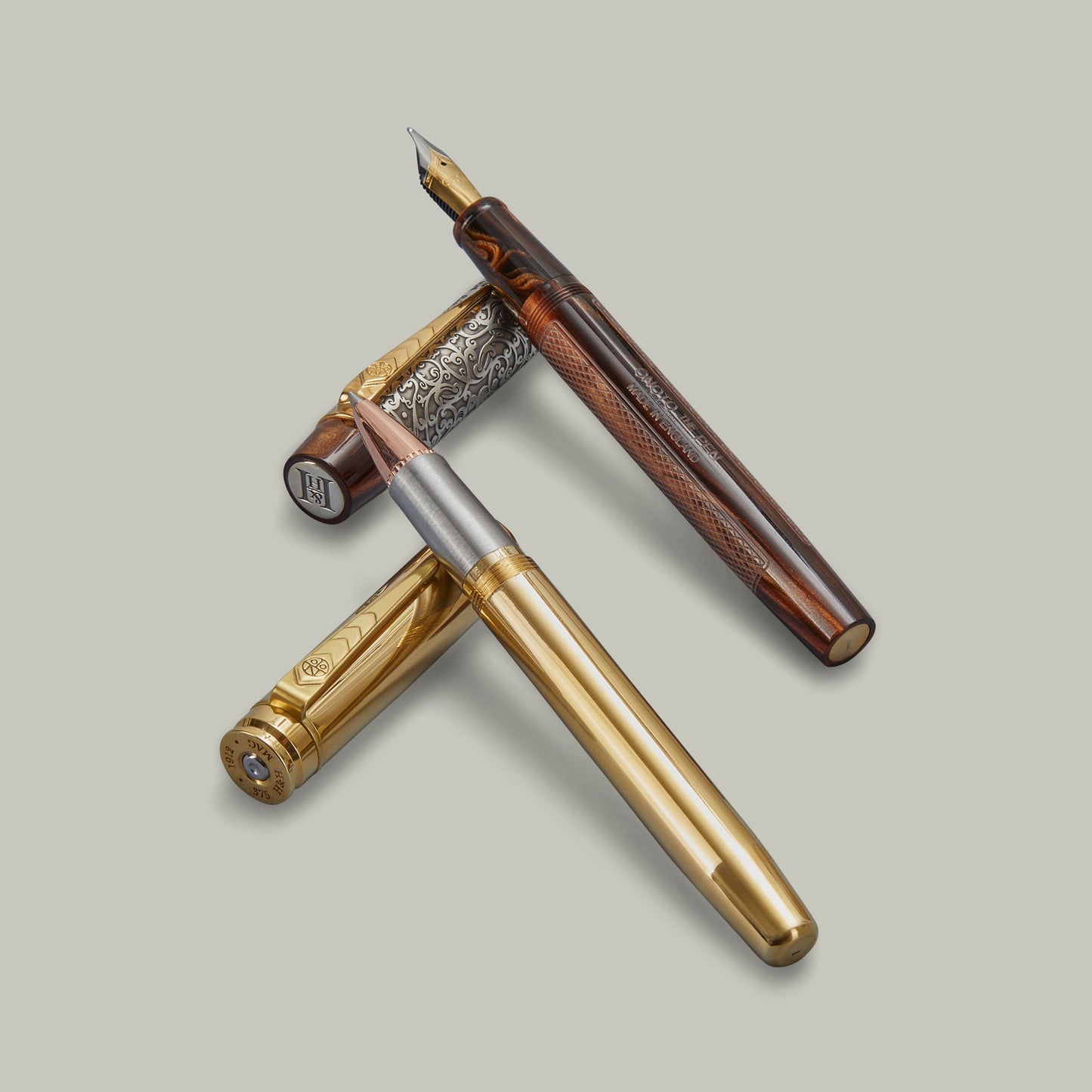 Pair of pens in lacquered presentation case