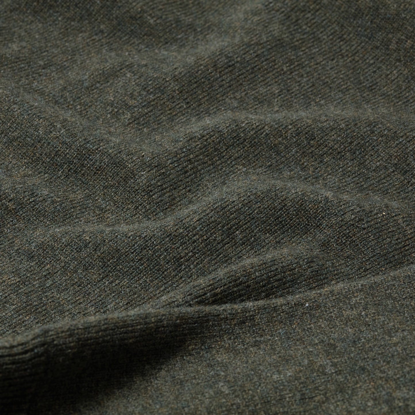 Northwood Wool V-Neck Sweater [FOREST GREEN]