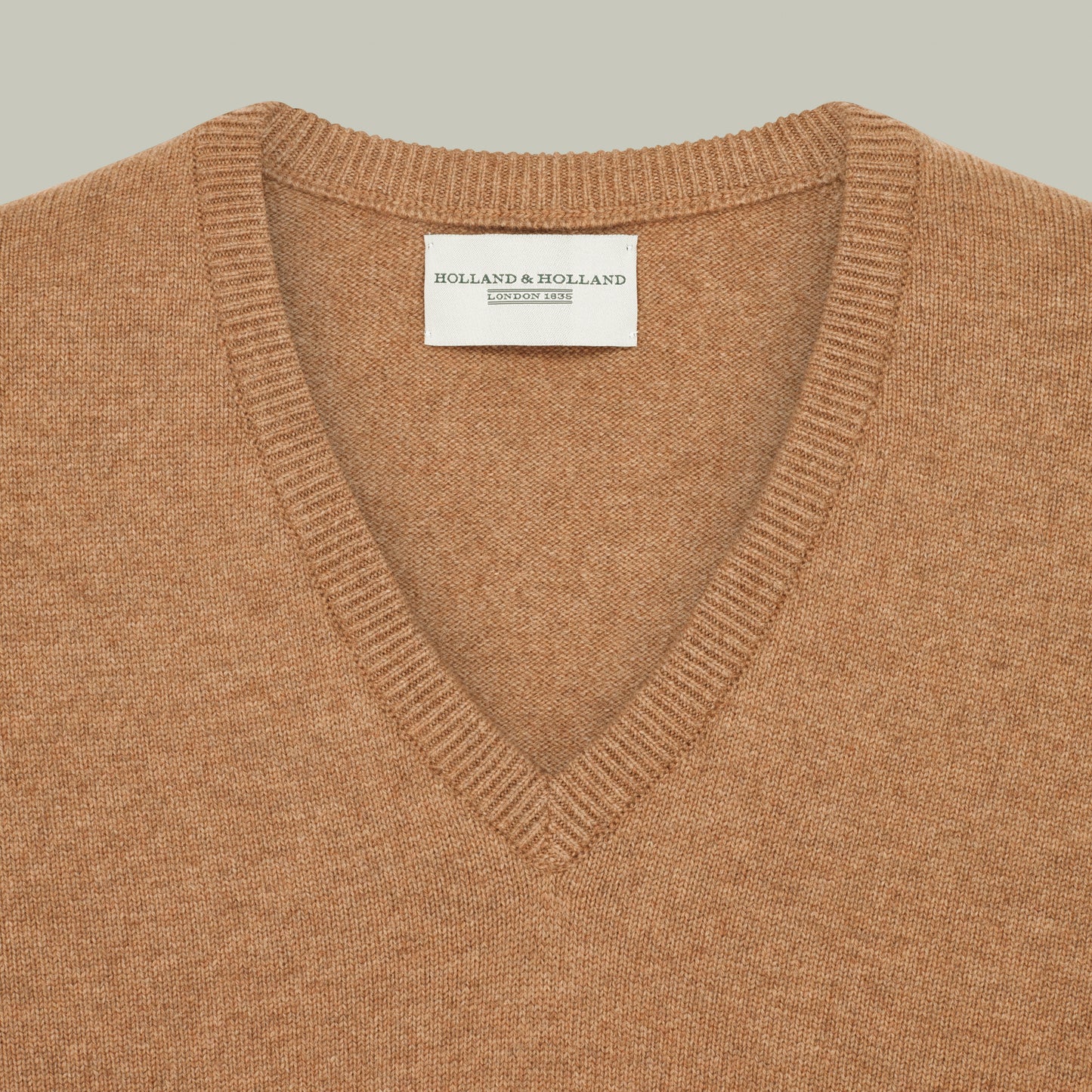 Harrow Cashmere V-Neck Sweater [FAWN]