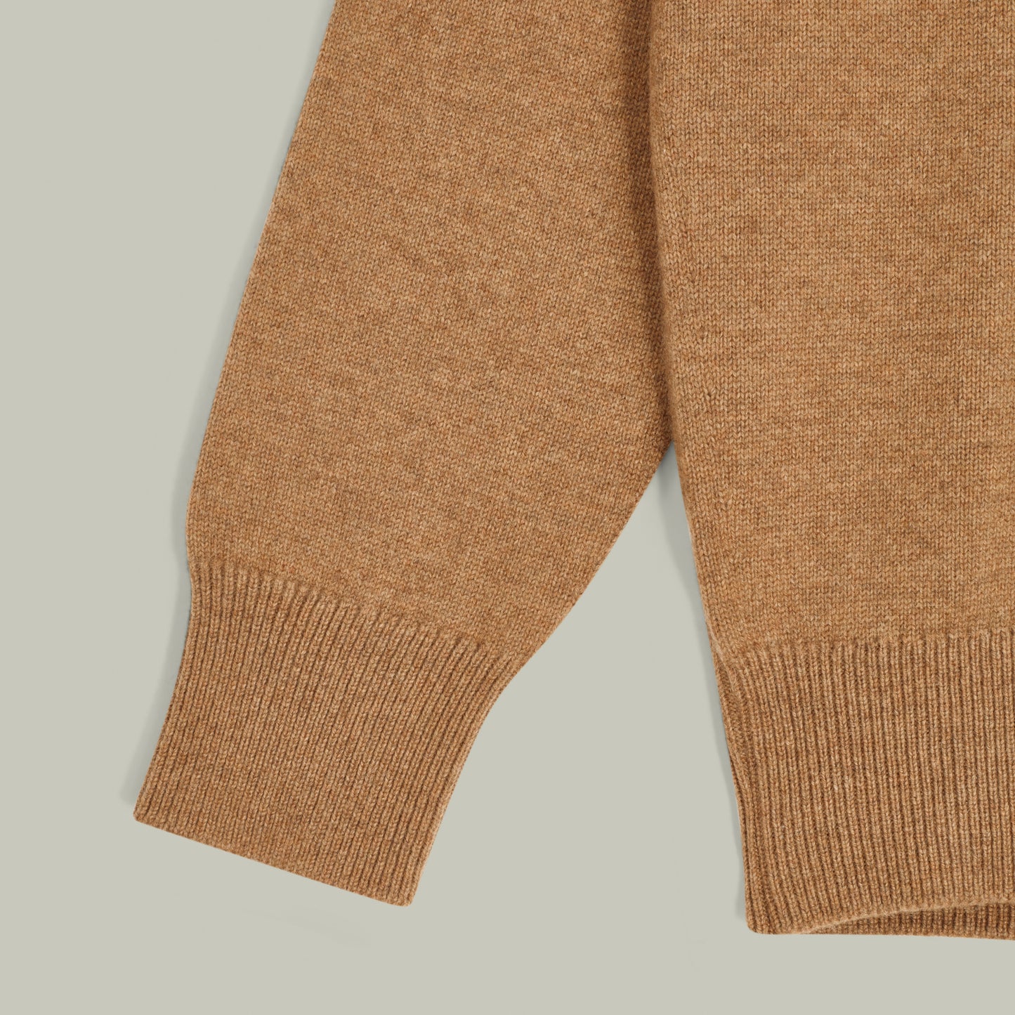 Harrow Cashmere V-Neck Sweater [FAWN]