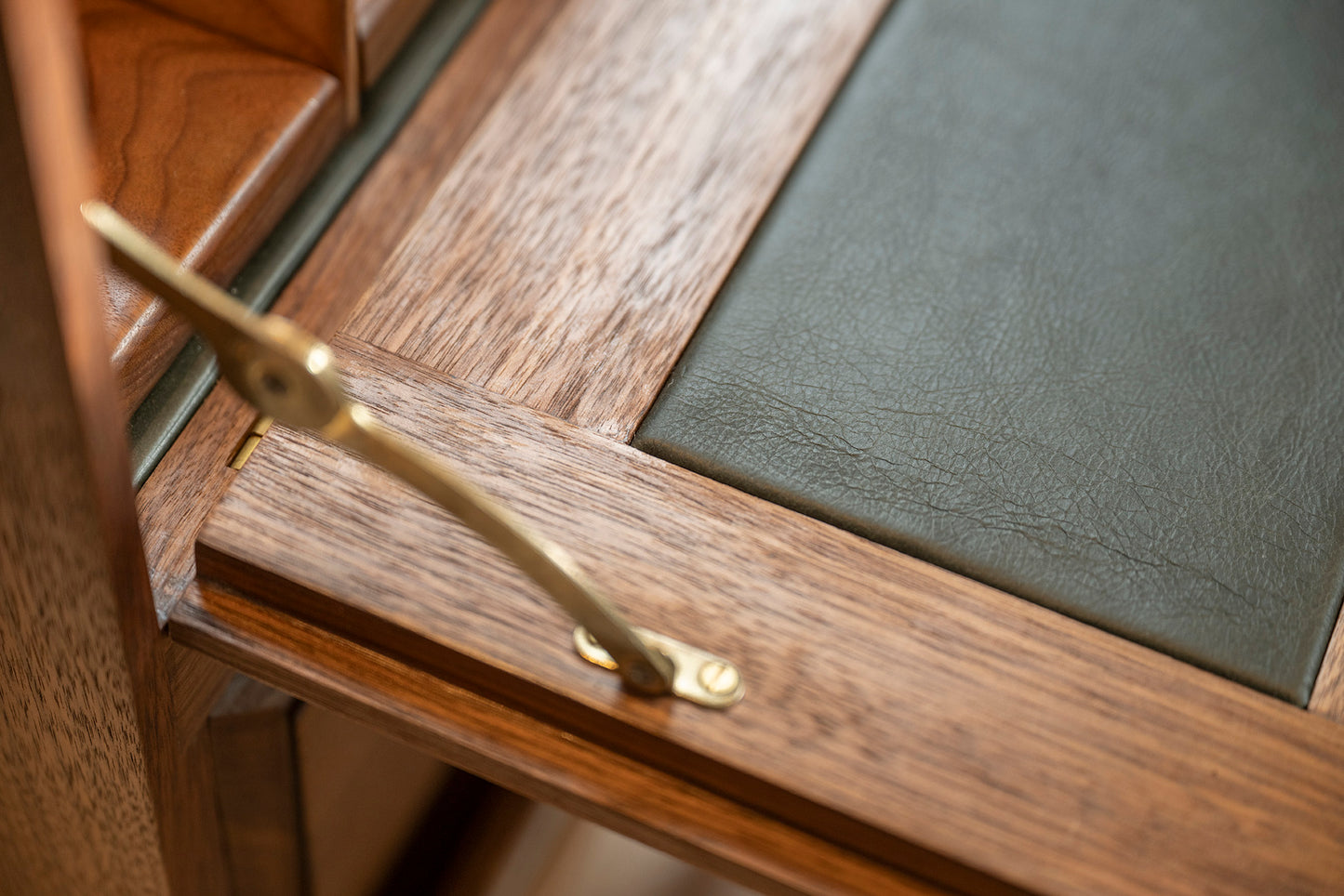 Royal Walnut Field Bar