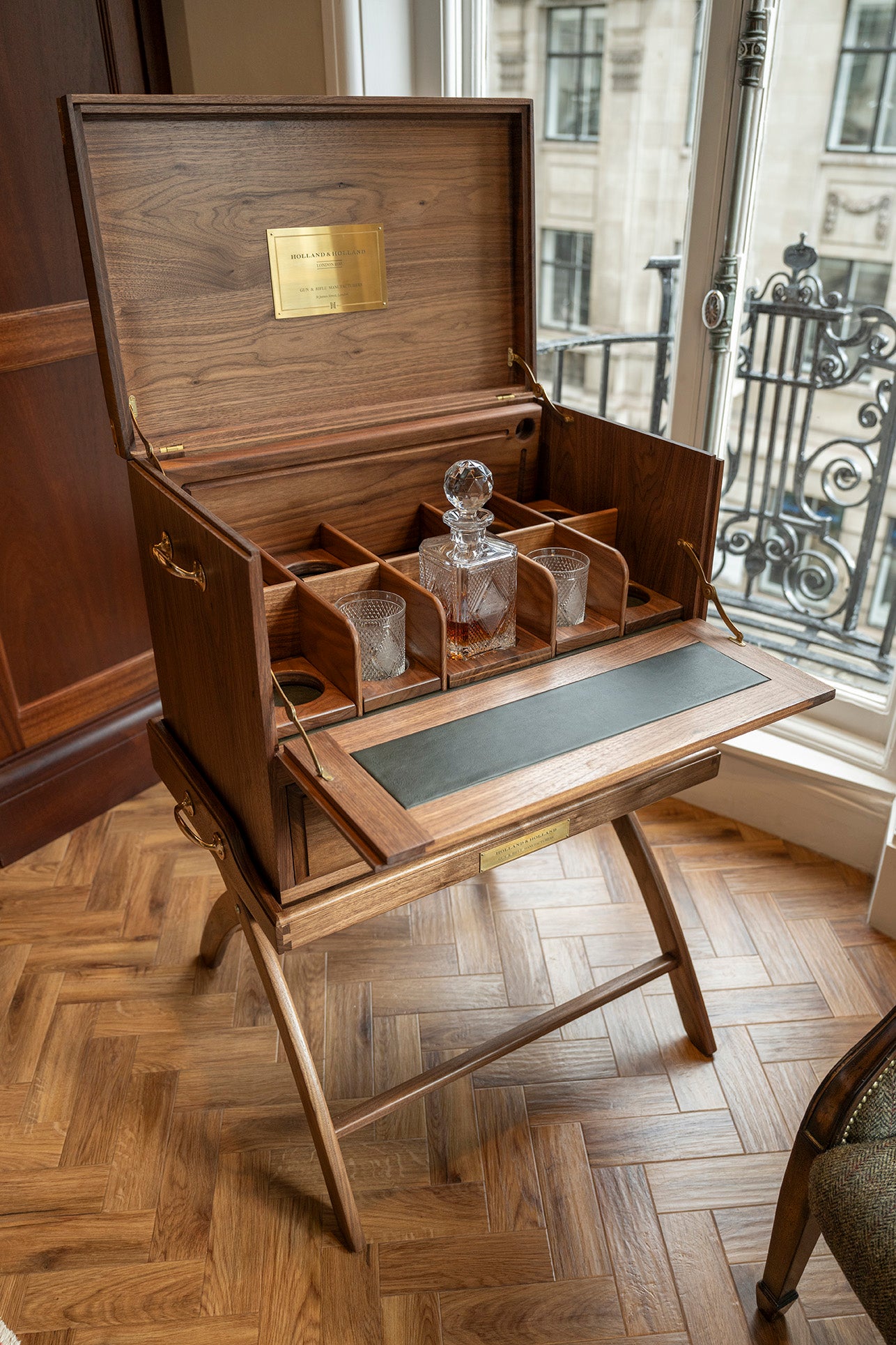 Royal Walnut Field Bar