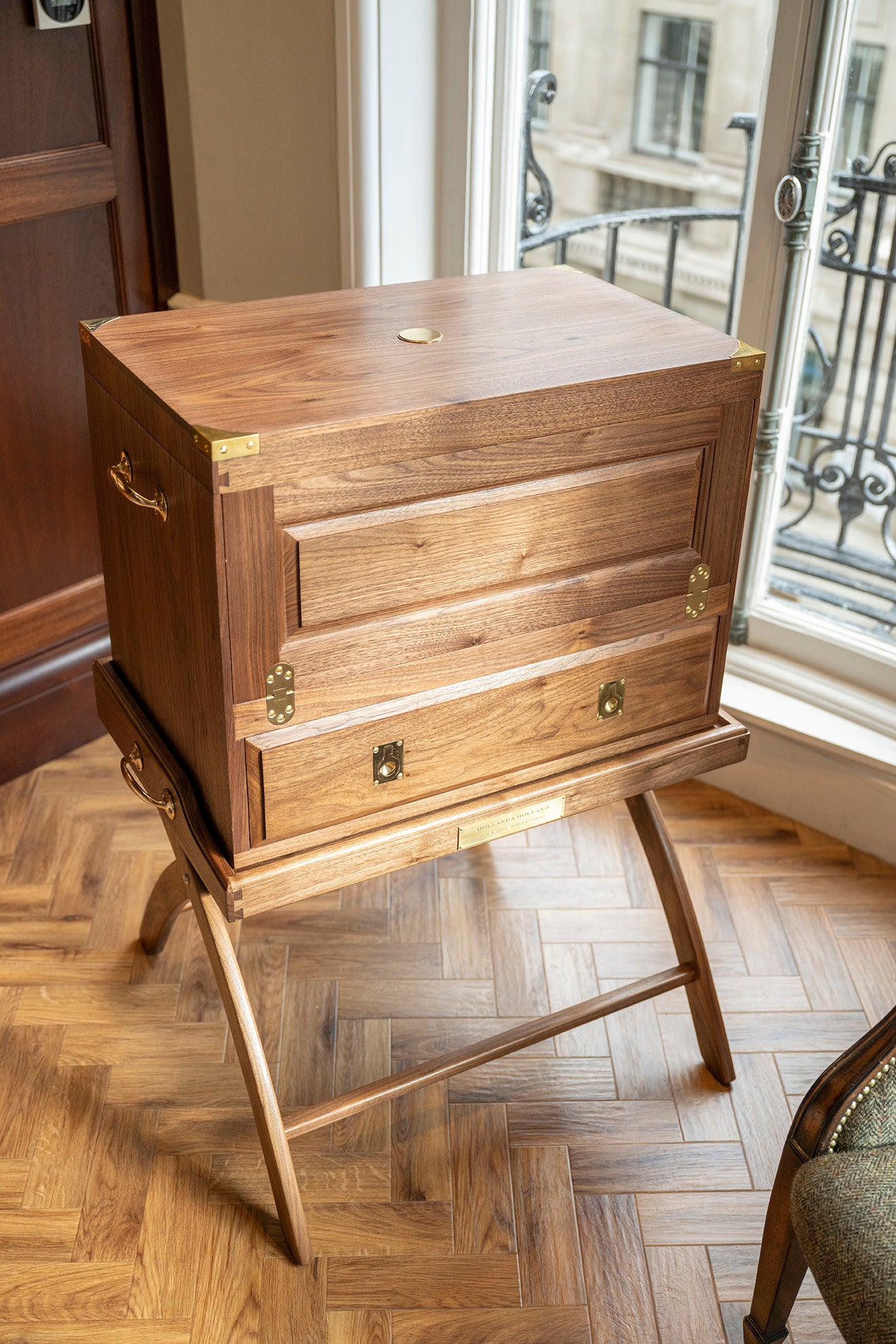 Royal Walnut Field Bar